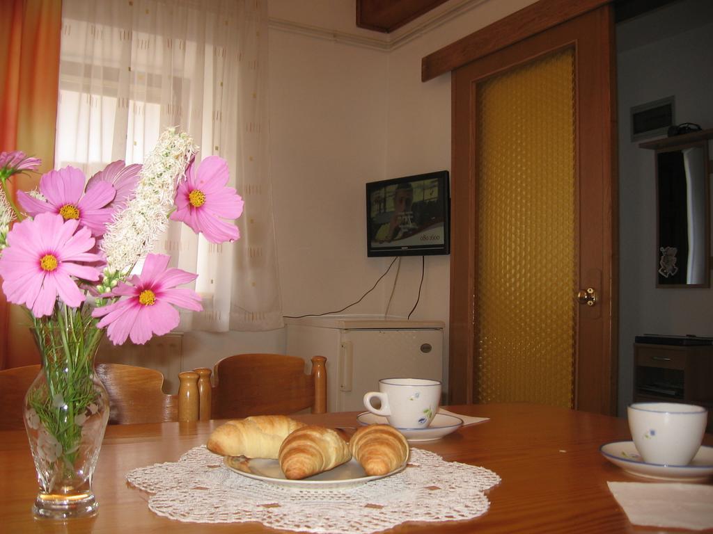 Country House Fon Kobarid Rum bild